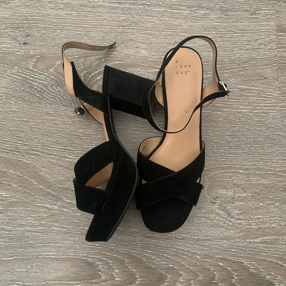 Black heels size 8.5